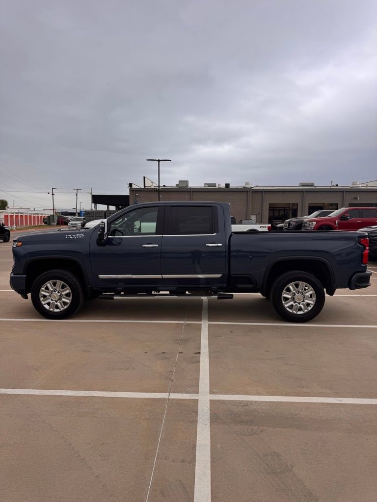 Used 2025 Chevrolet Silverado 2500 High Country w/ High Country Premium Package image 4