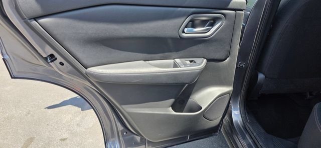 Used 2025 Nissan Rogue SV AWD/4WD image 11