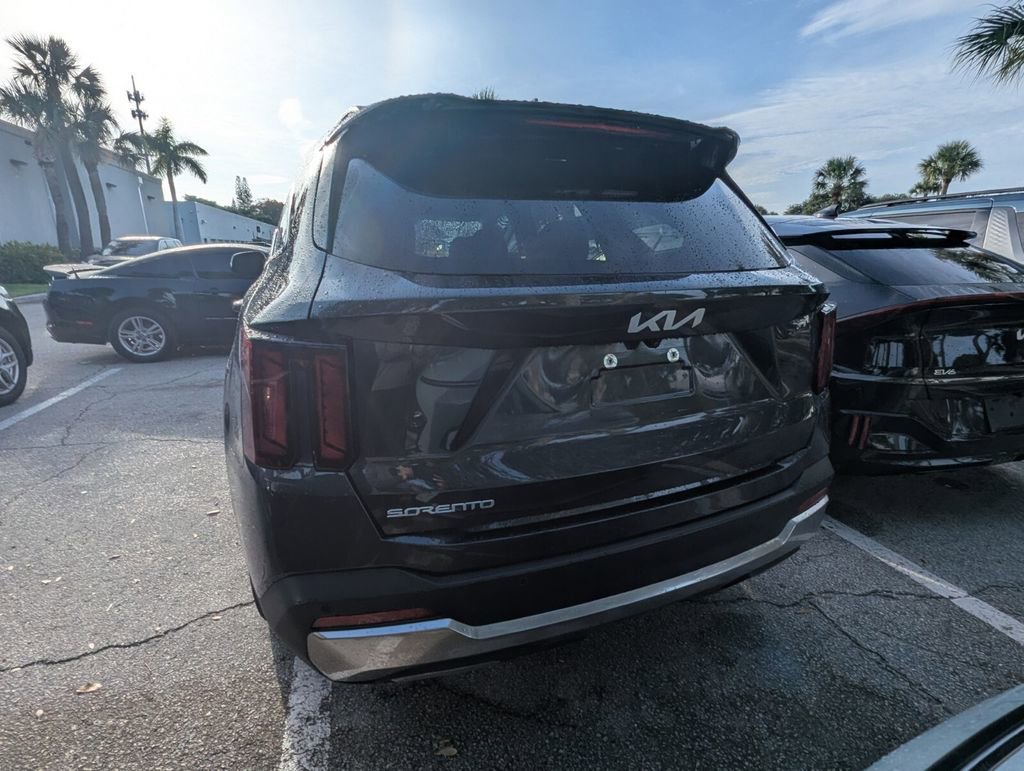 Used 2024 Kia Sorento S w/ Panoramic Sunroof Package FWD image 6