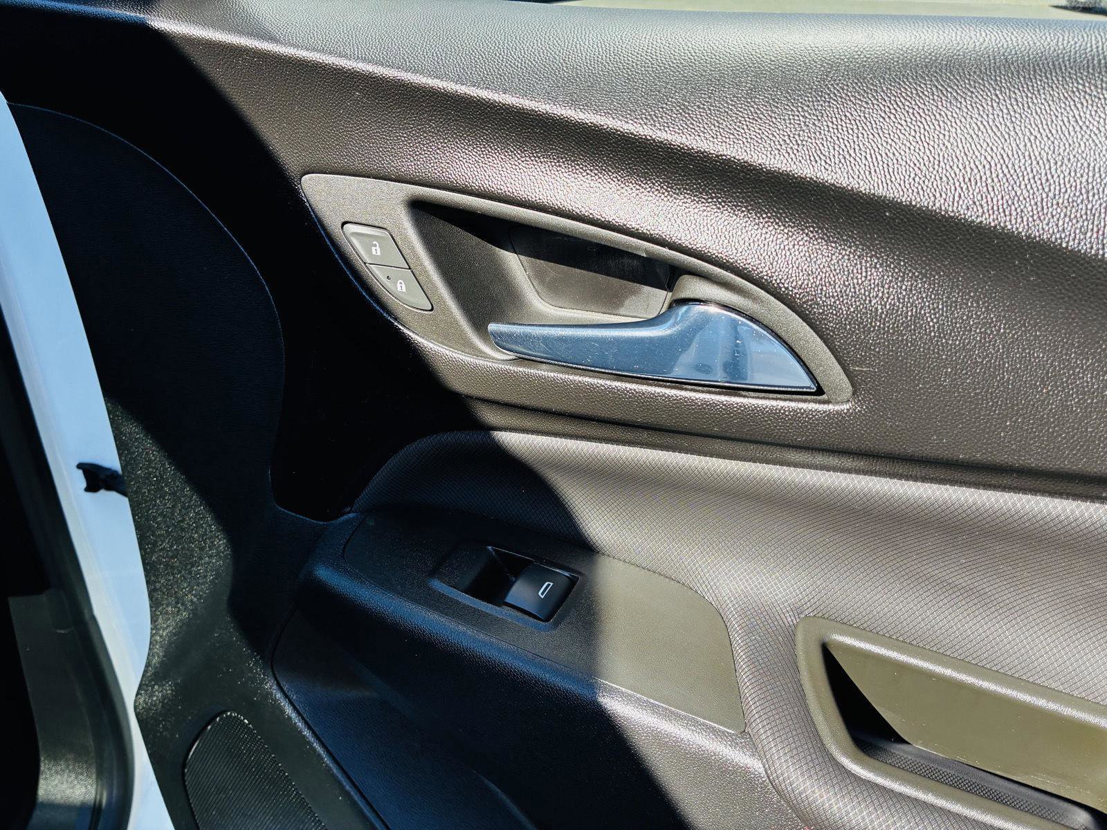 Used 2022 Chevrolet Equinox RS w/ RS Leather Package image 33