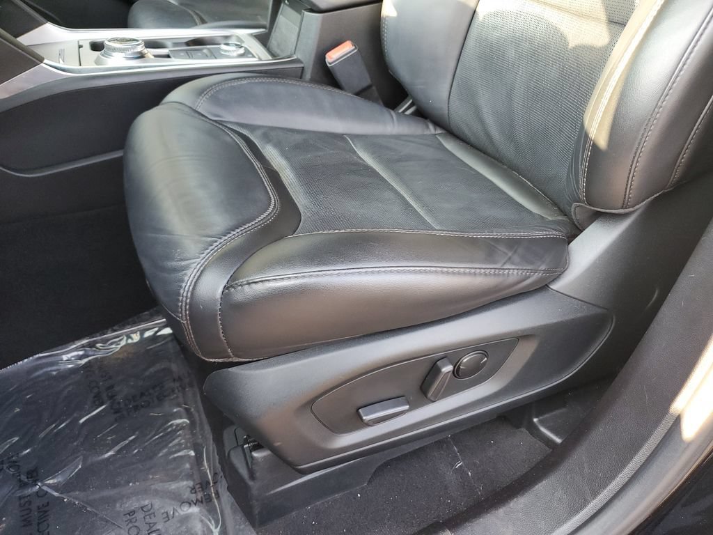 Used 2022 Ford Explorer Platinum w/ Technology Package AWD/4WD image 16