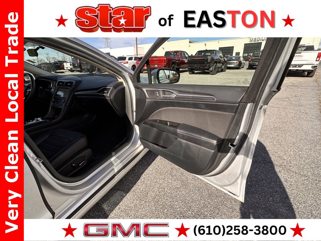 Used 2017 Ford Fusion SE w/ Equipment Group 201A image 11