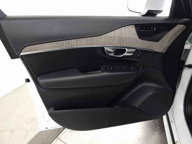 Used 2023 Volvo XC90 T8 Ultimate w/ Lounge Package image 16