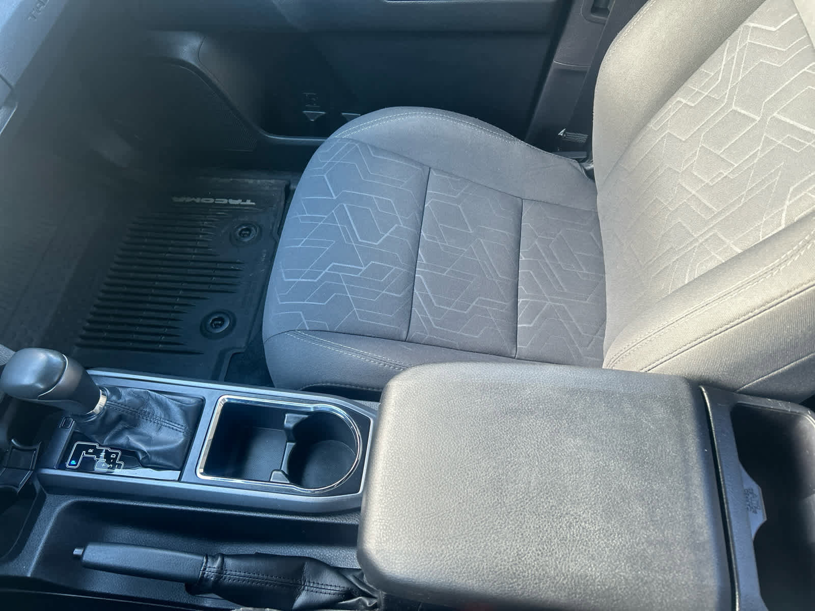 Used 2018 Toyota Tacoma TRD Sport image 17