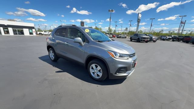 Certified 2019 Chevrolet Trax LT w/ LT Convenience Package AWD/4WD image 2