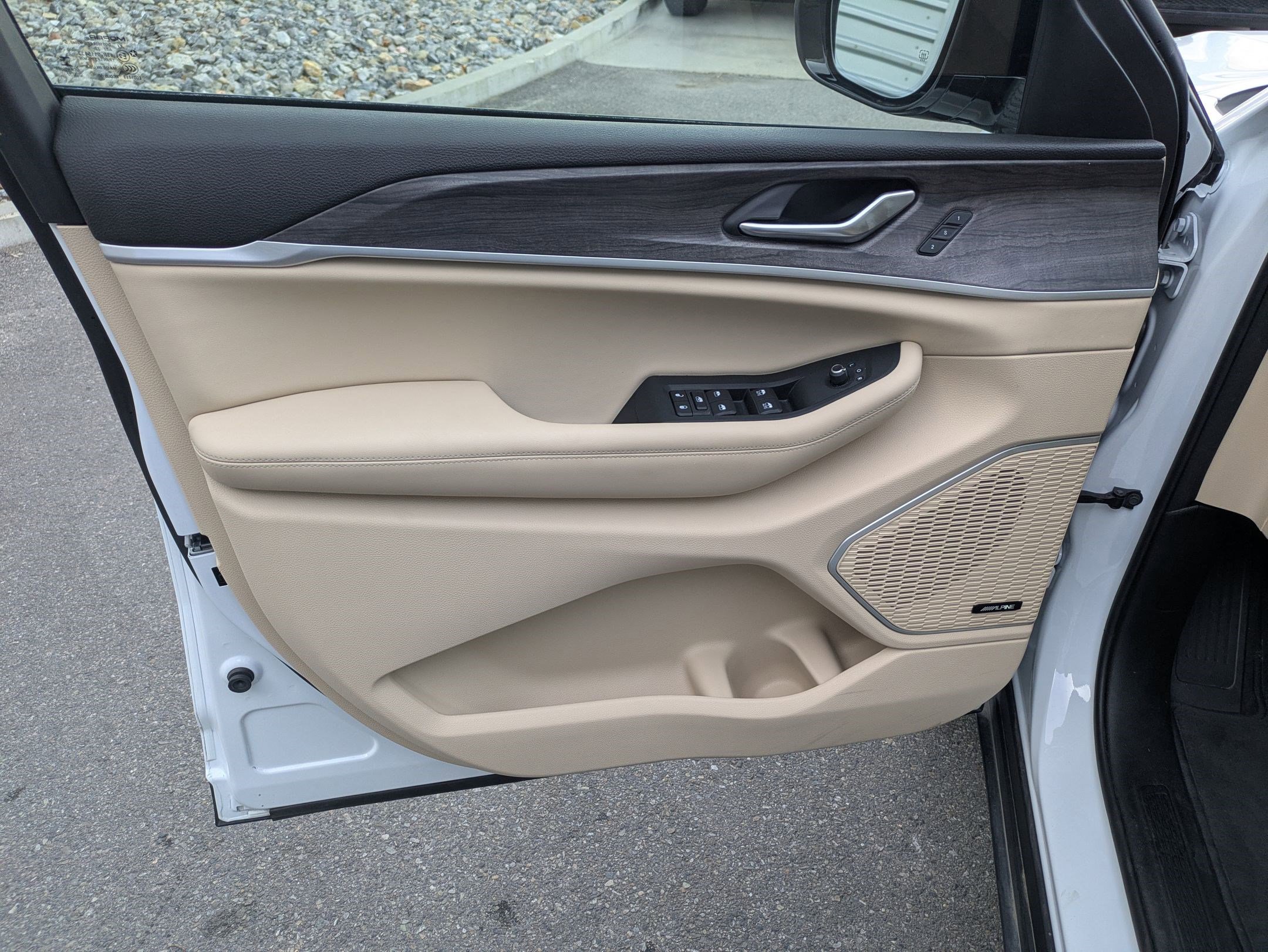 Used 2022 Jeep Grand Cherokee L Limited w/ Luxury Tech Group II image 12