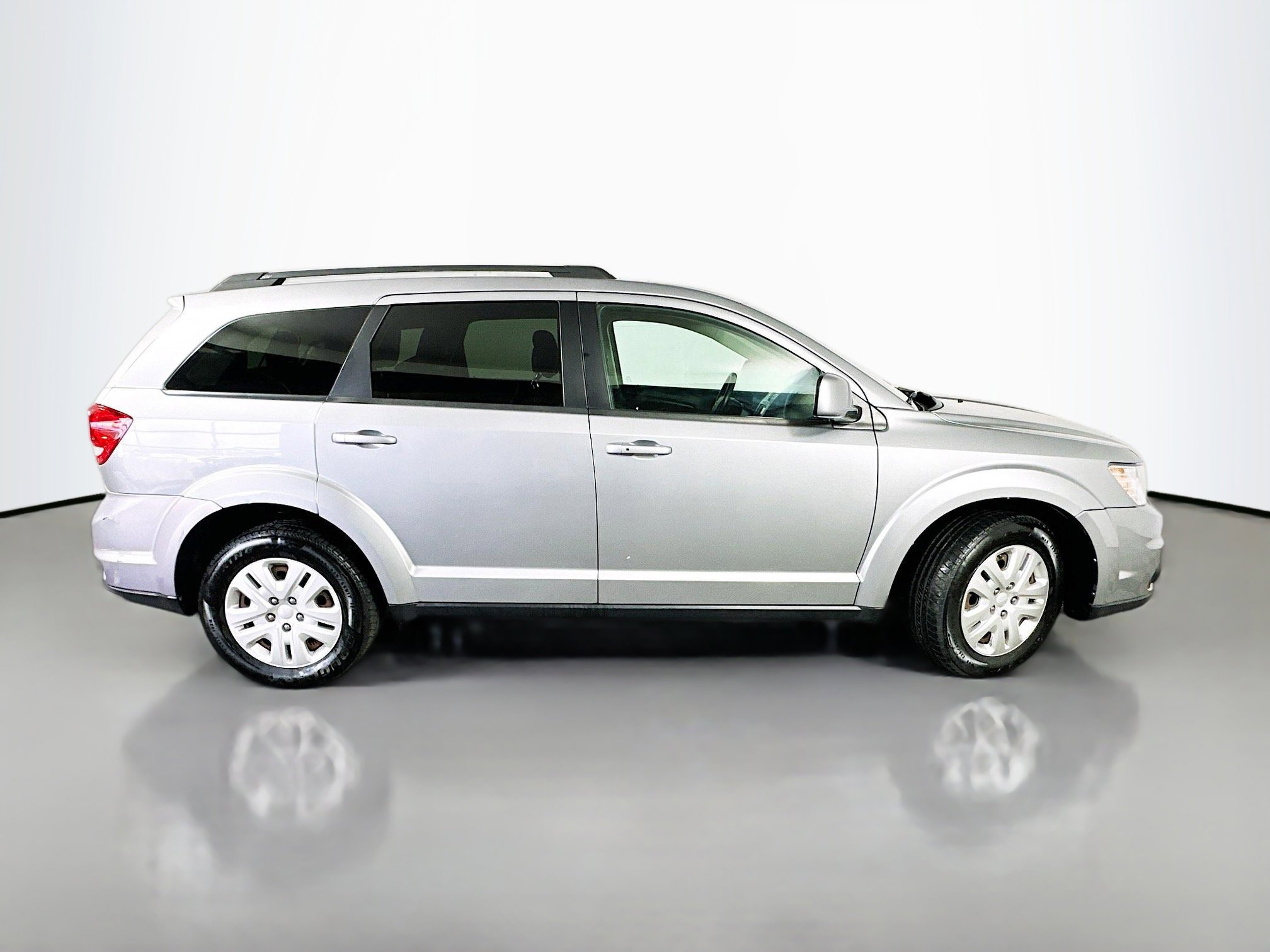 Used 2019 Dodge Journey SE image 8