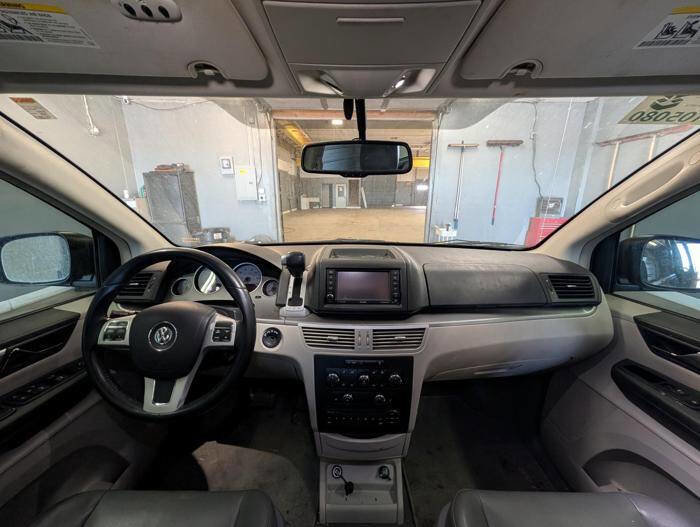 Used 2013 Volkswagen Routan SE FWD image 32