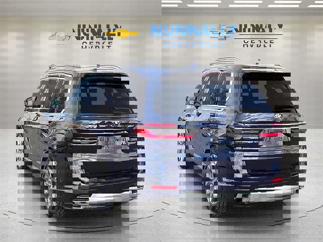 Used 2025 BMW X7 xDrive40i w/ Executive Package image 3