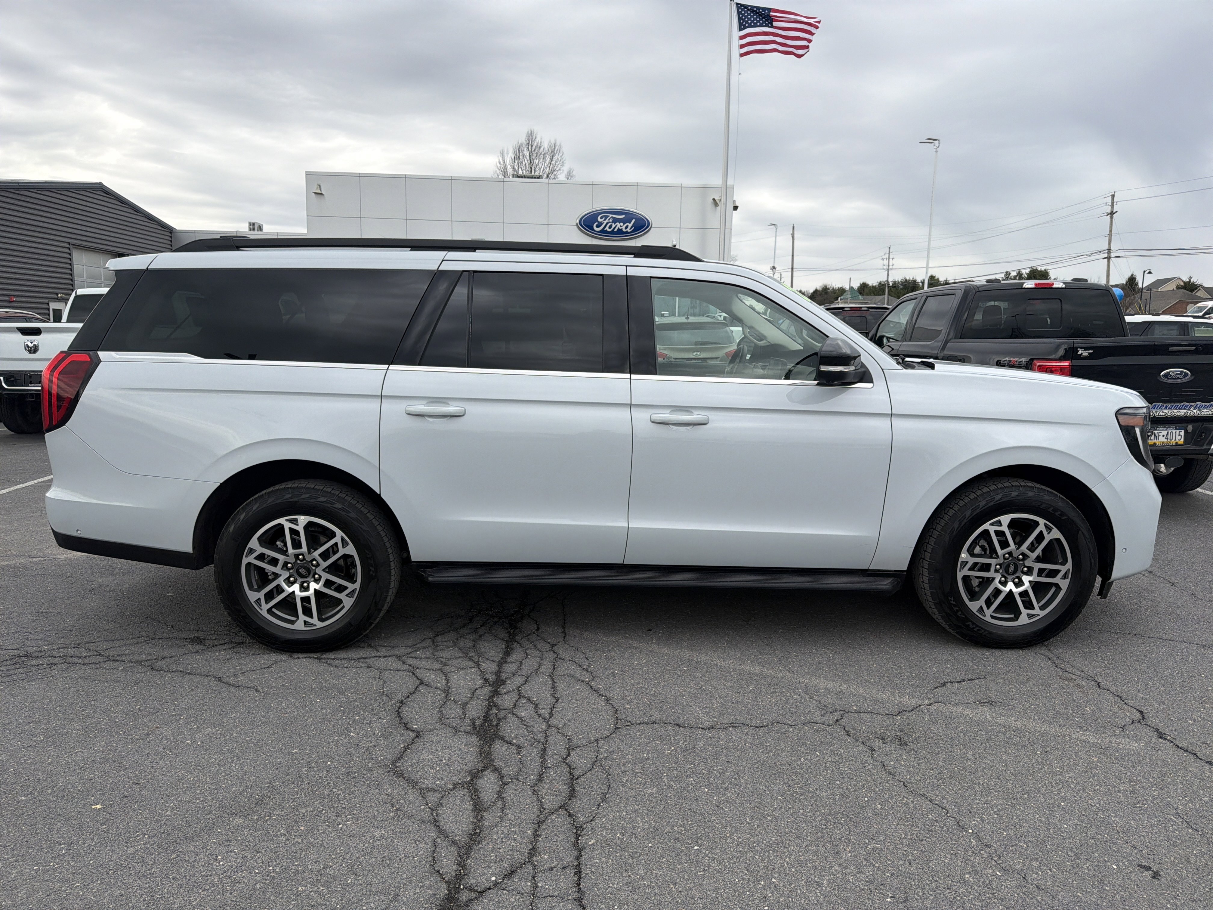 Used 2025 Ford Expedition Max Active image 2