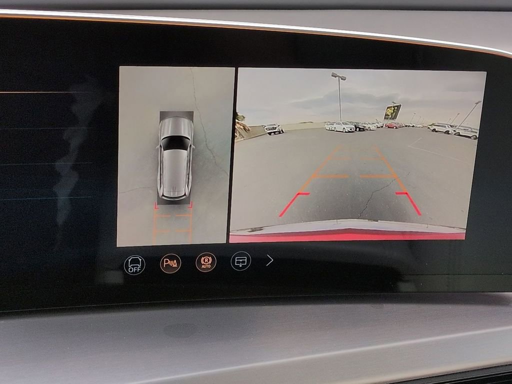 Certified 2026 Cadillac Vistiq Sport image 18