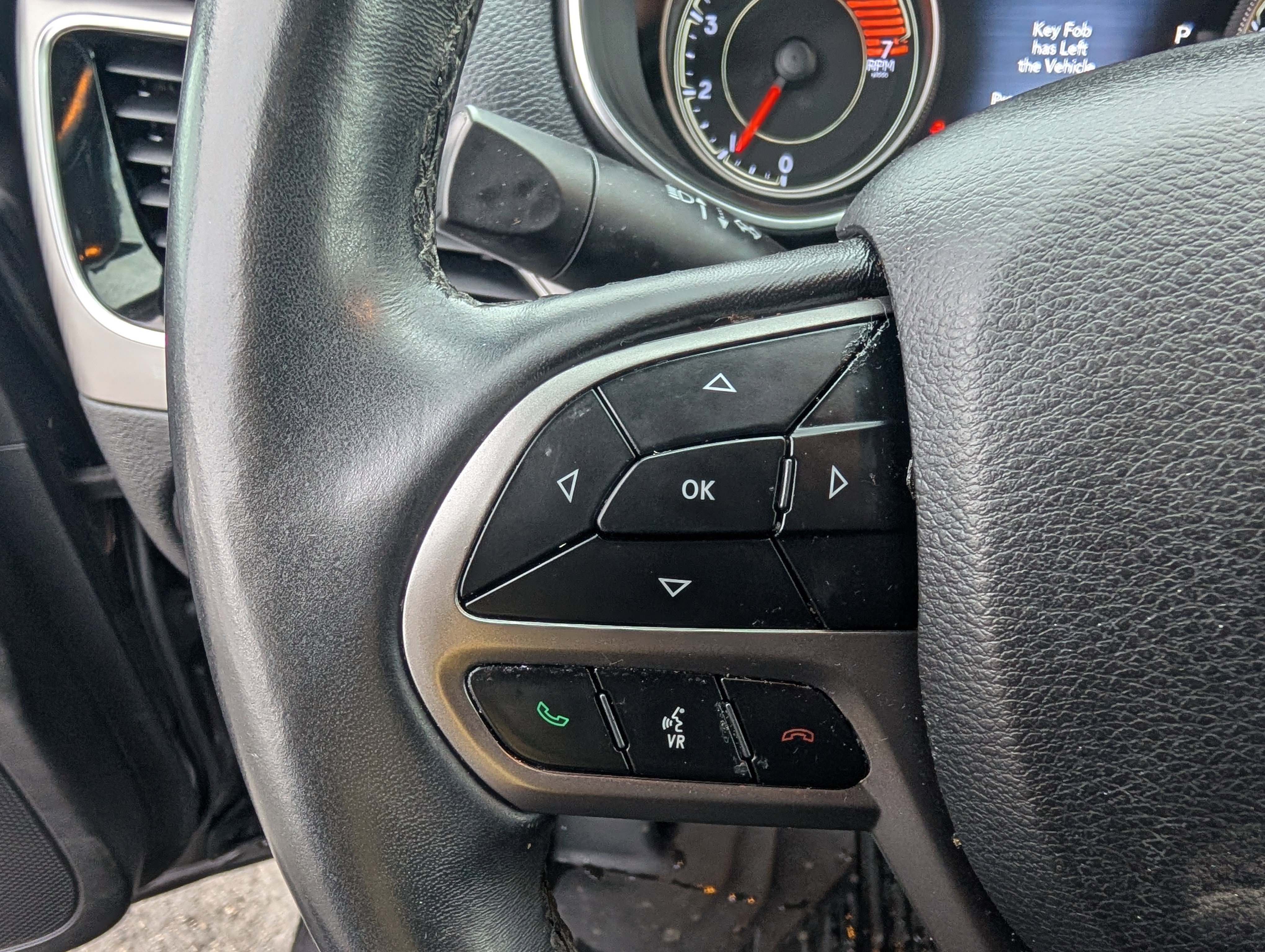 Used 2019 Jeep Cherokee Limited image 16