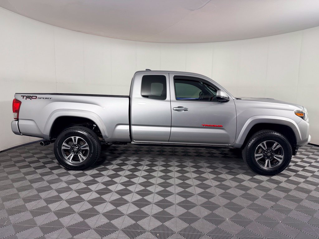 Used 2016 Toyota Tacoma TRD Sport w/ Towing Package RWD image 6