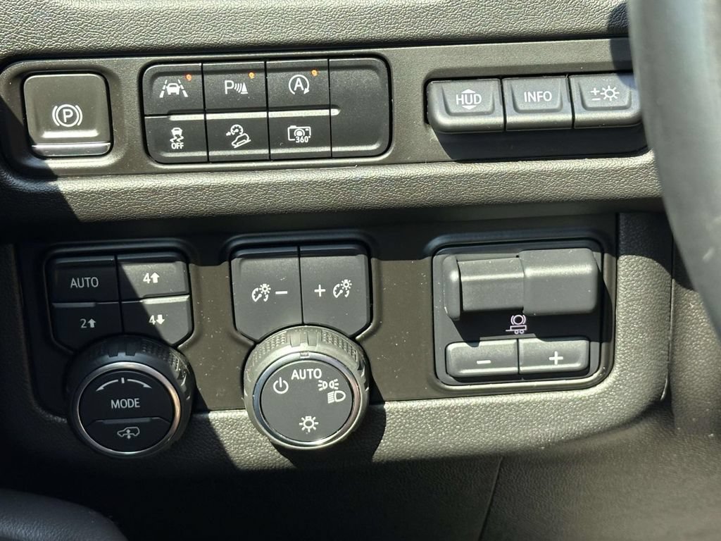 Used 2023 Chevrolet Suburban High Country AWD/4WD image 40