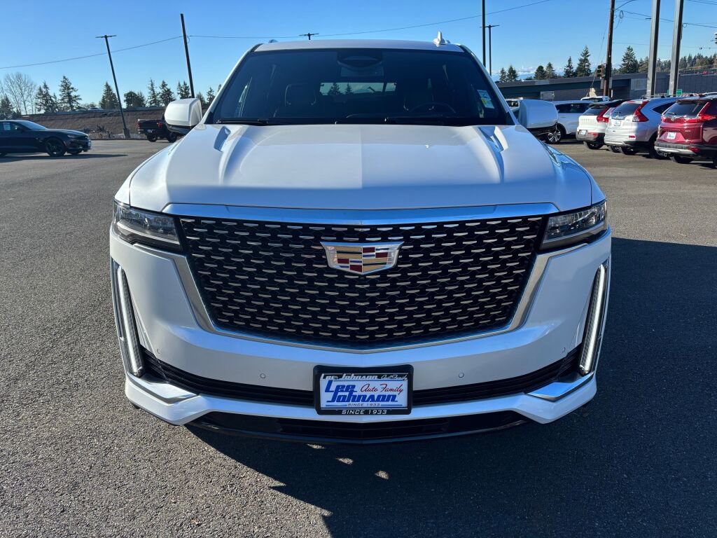 Used 2024 Cadillac Escalade ESV Luxury image 2