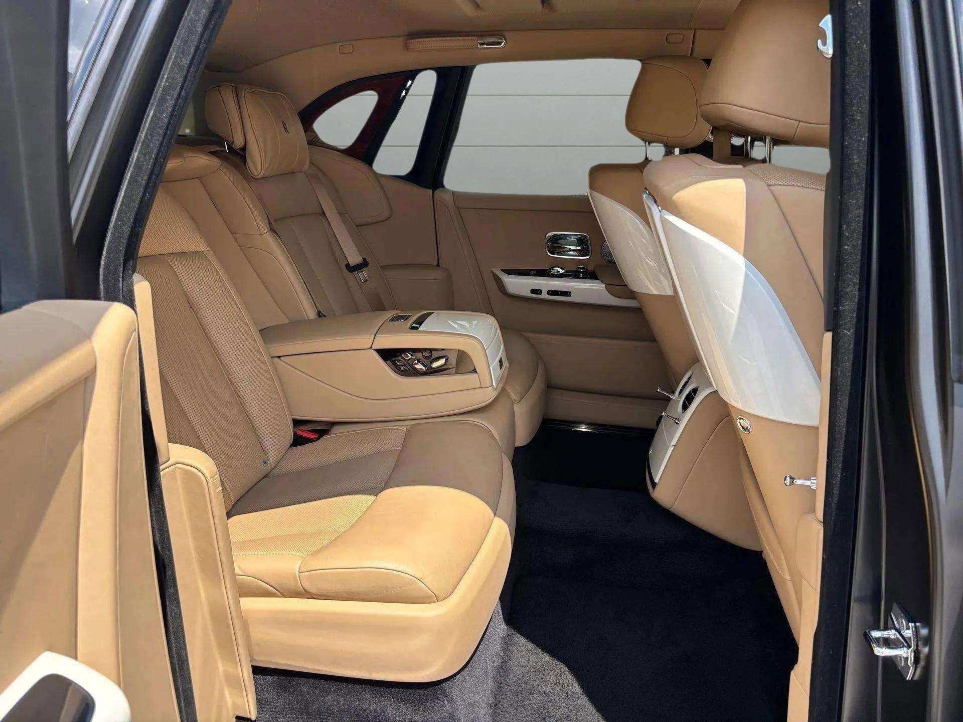 Used 2019 Rolls-Royce Phantom Sedan image 38