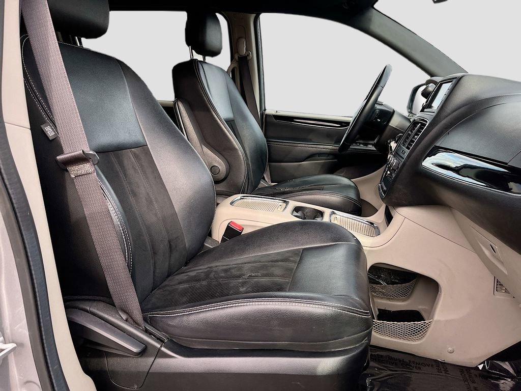 Used 2017 Dodge Grand Caravan SXT FWD image 27
