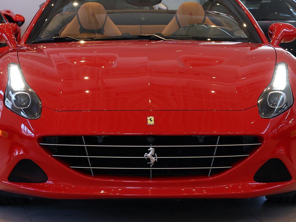 Certified 2017 Ferrari California T image 29