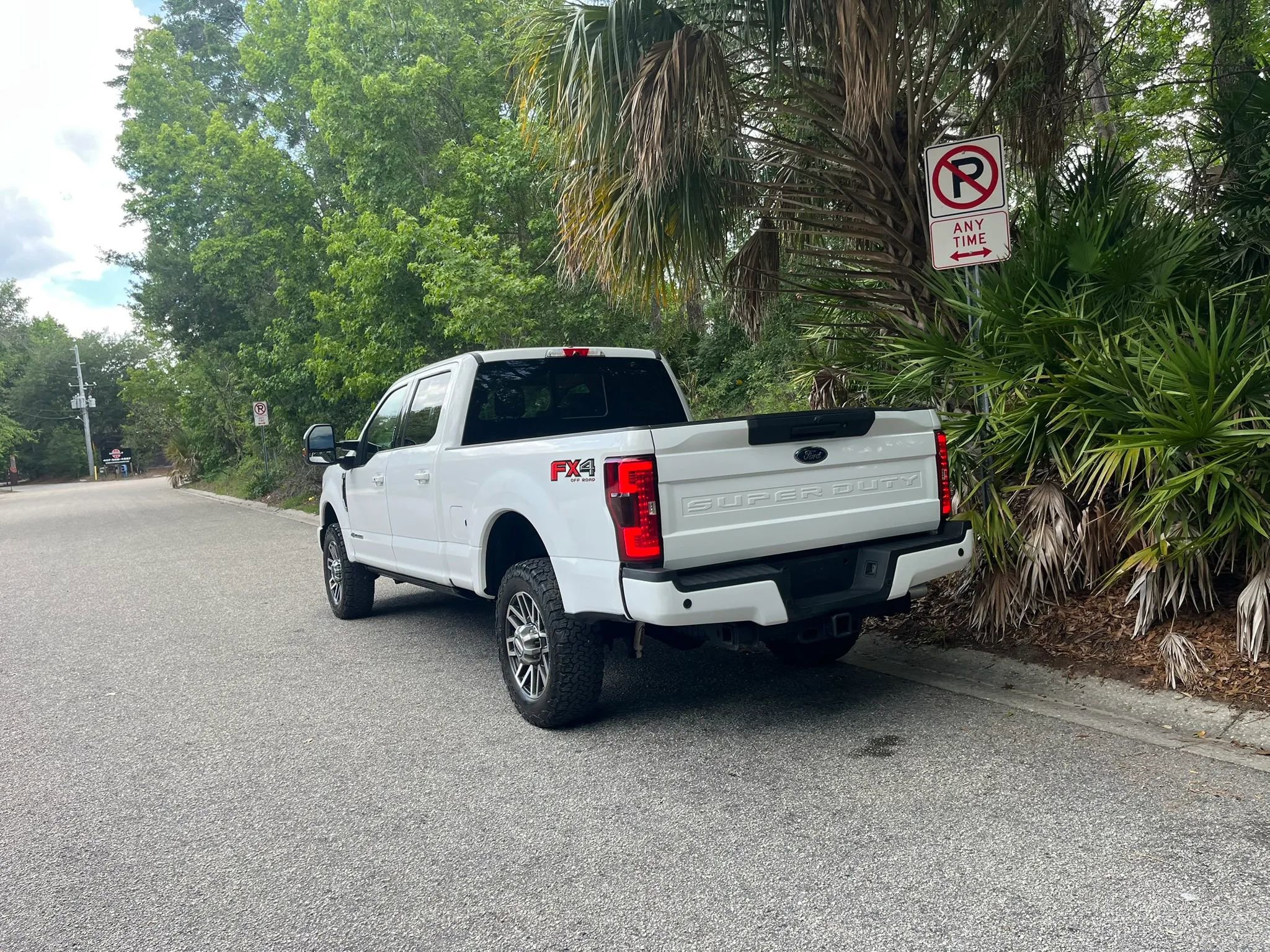 Used 2017 Ford F250 Lariat w/ Lariat Ultimate Package AWD/4WD image 9