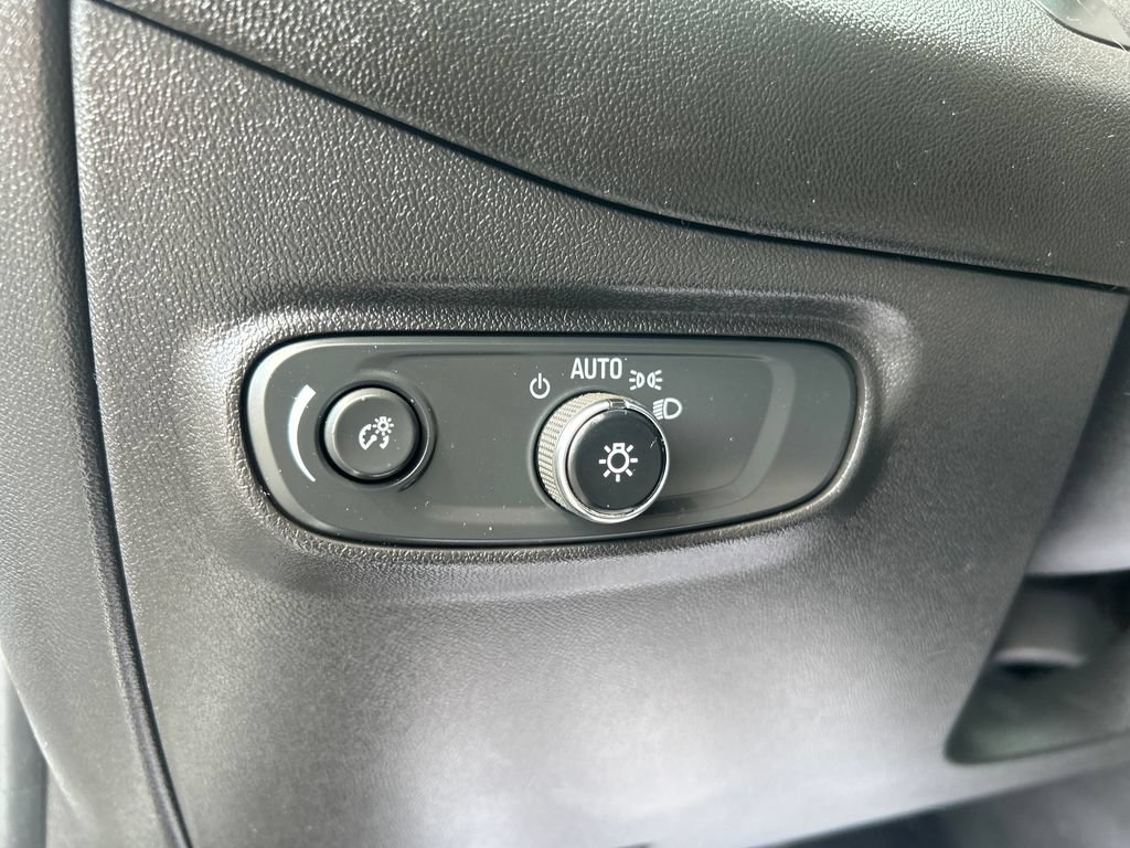 Used 2021 Chevrolet Equinox LS w/ LS Convenience Package AWD/4WD image 23