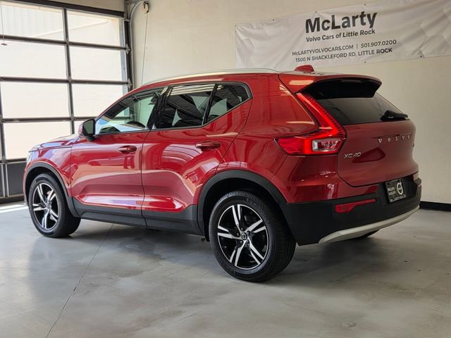 Used 2023 Volvo XC40 B5 Core AWD/4WD image 3