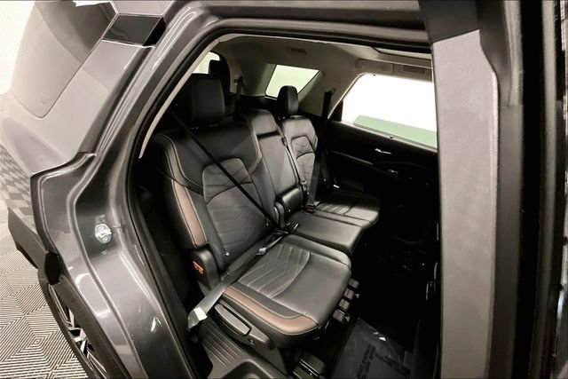 Used 2024 Nissan Pathfinder Platinum w/ Cargo Package AWD/4WD image 26