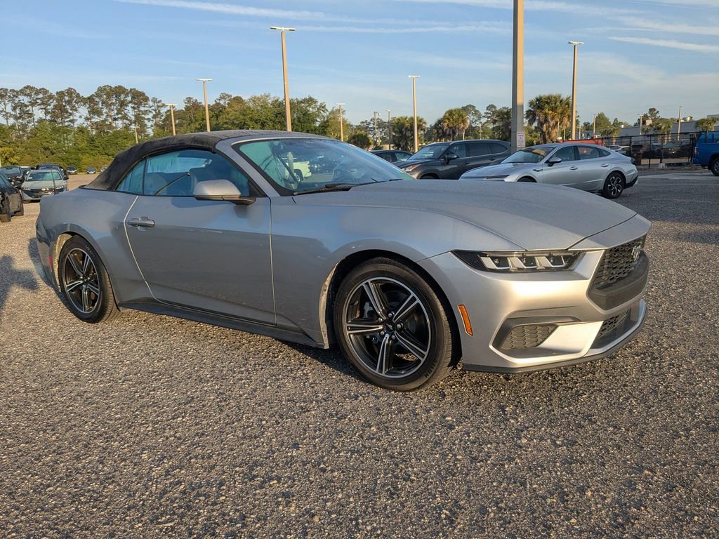Used 2024 Ford Mustang Convertible RWD image 2