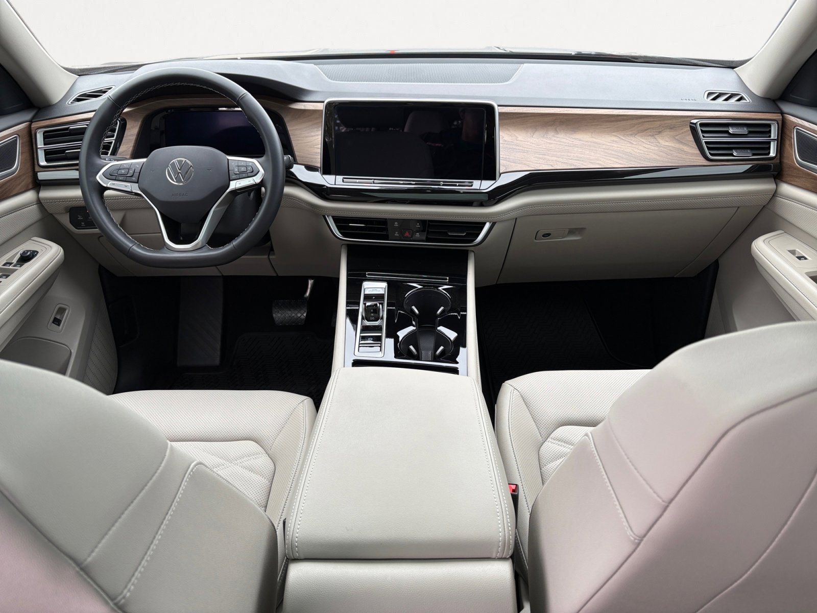Certified 2025 Volkswagen Atlas SE FWD image 3