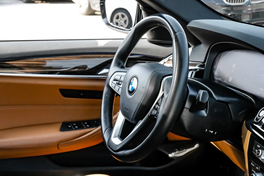 Used 2021 BMW 530i w/ Convenience Package RWD image 11