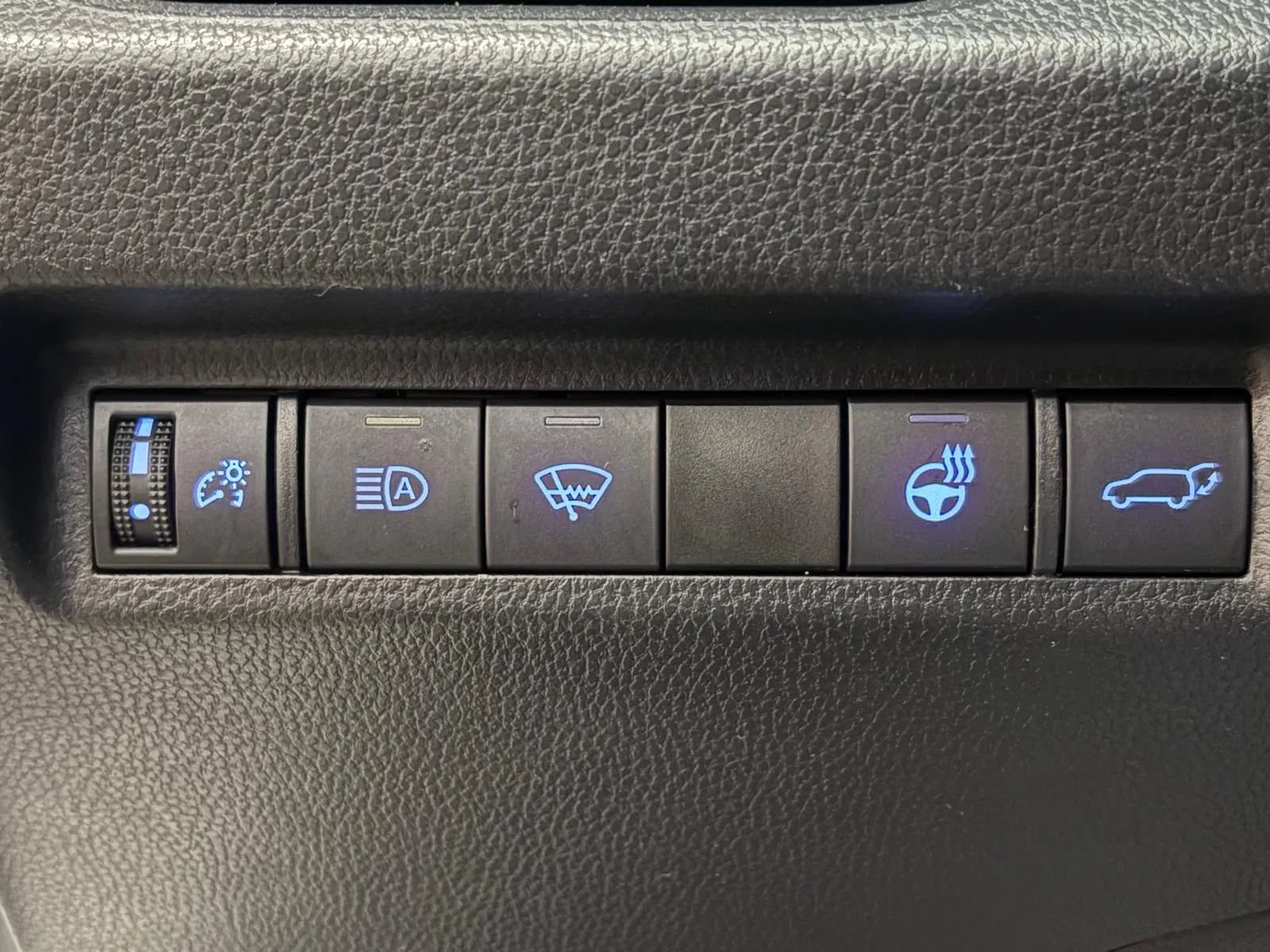 Used 2019 Toyota RAV4 XLE Premium w/ Cold Weather Package AWD/4WD image 26