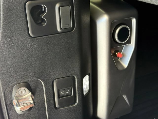 Used 2025 Land Rover Defender 110 S AWD/4WD image 7