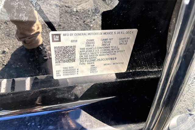 Used 2018 GMC Sierra 1500 SLT w/ Black Pack image 6