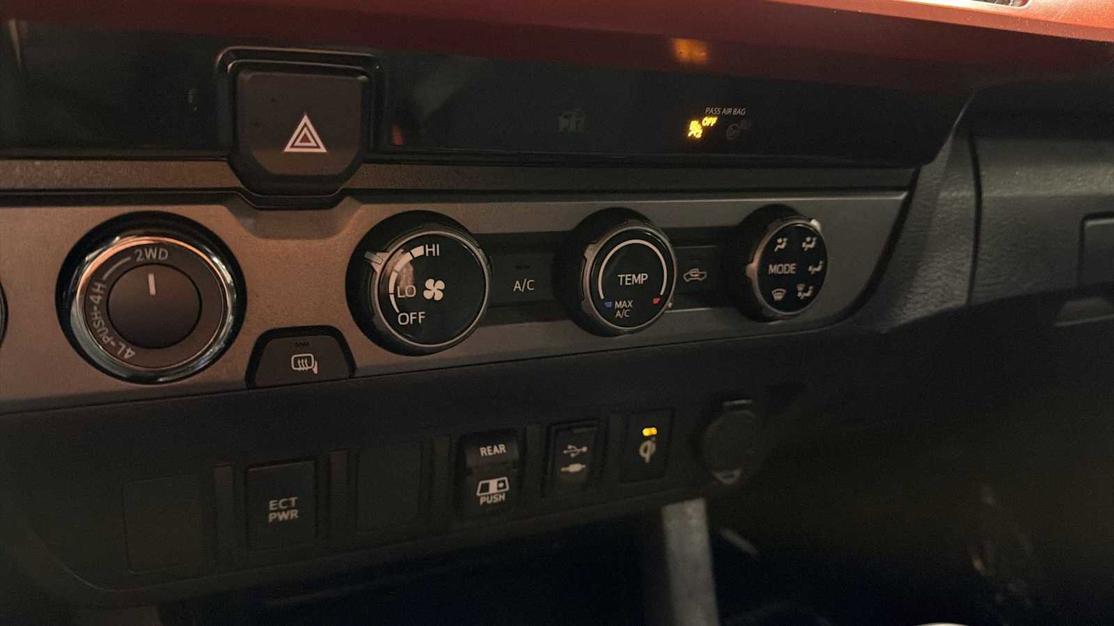 Used 2018 Toyota Tacoma TRD Sport image 21