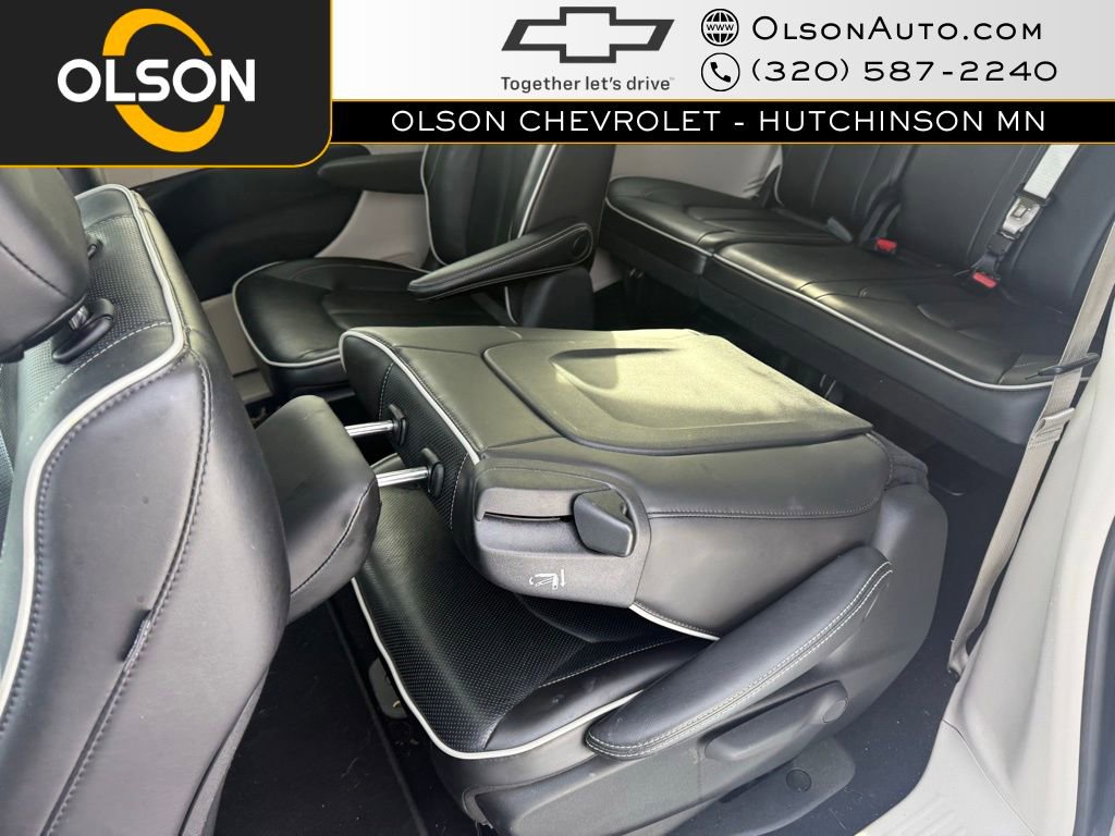 Used 2023 Chrysler Pacifica Limited image 13