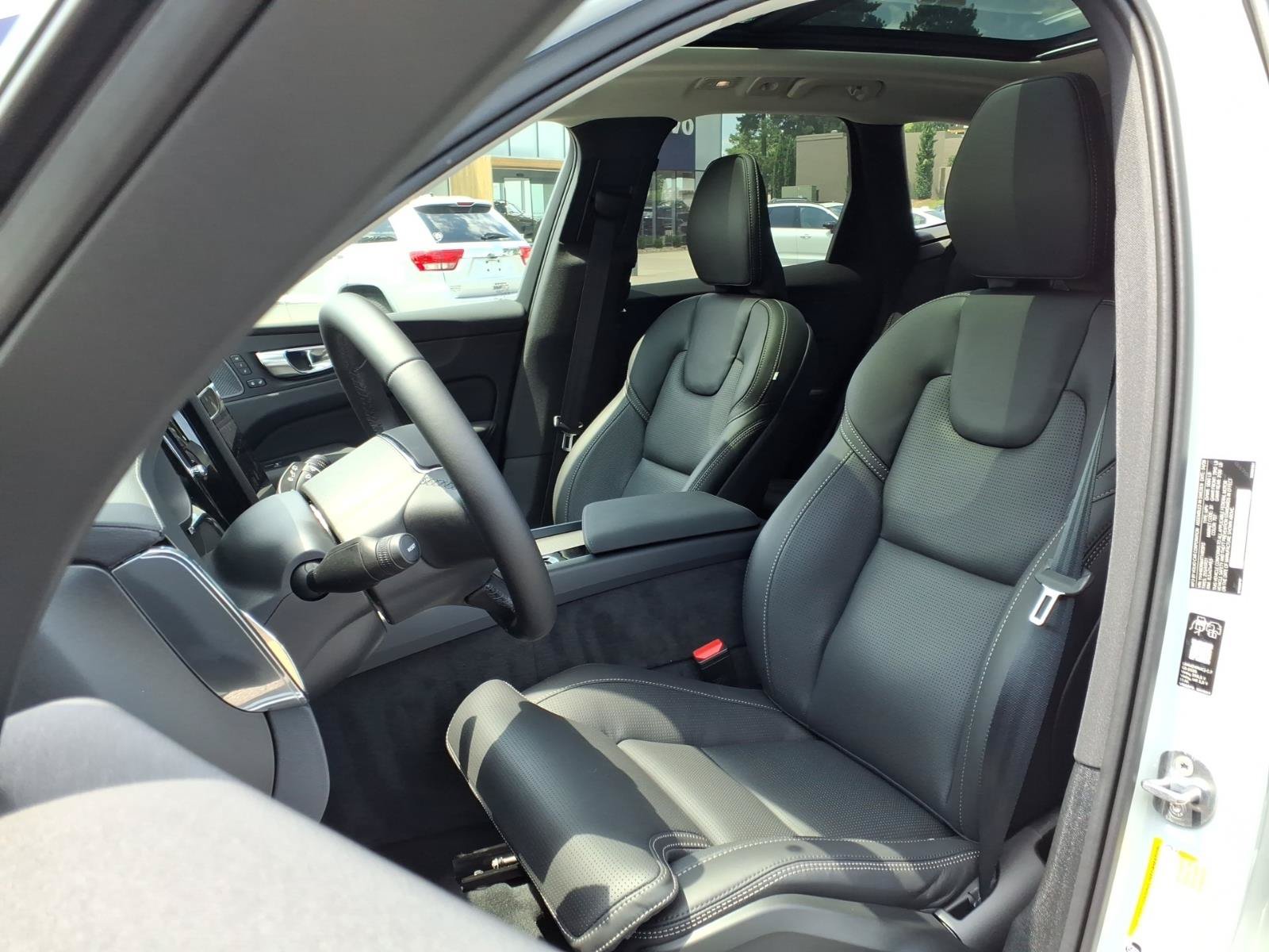 New 2026 Volvo XC60 T8 Plus w/ Climate Package PRO AWD/4WD image 4