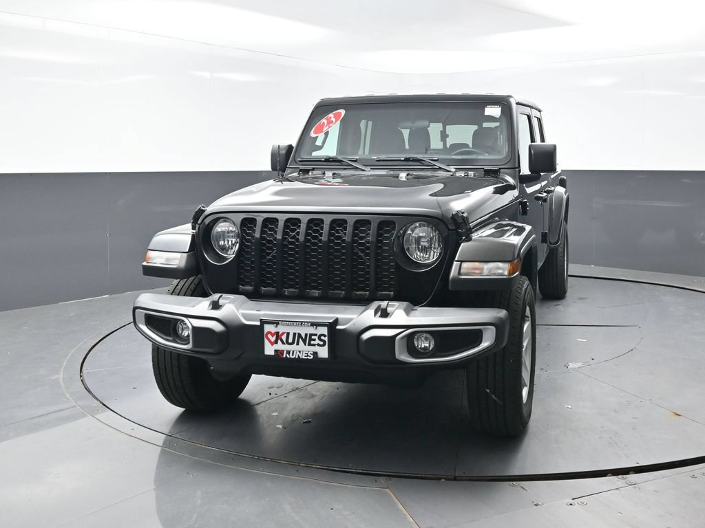 Used 2023 Jeep Gladiator Sport AWD/4WD image 7