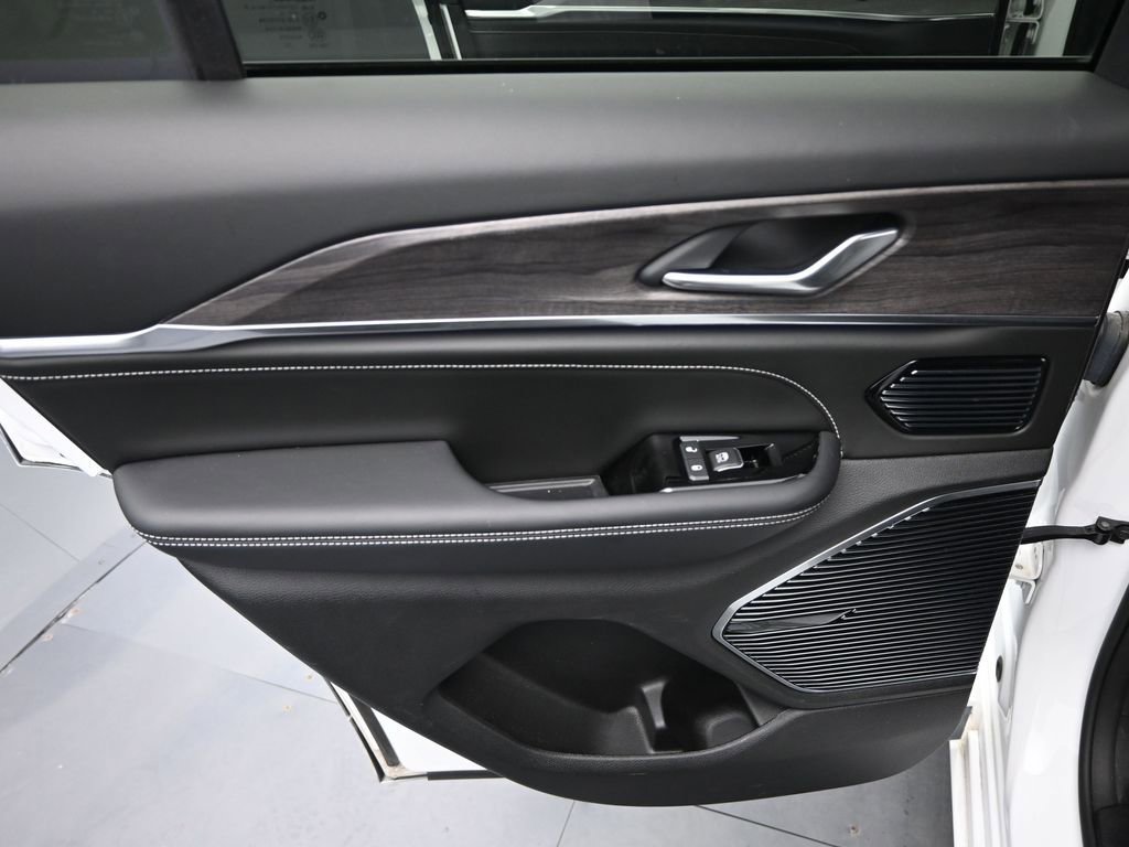 Used 2022 Jeep Grand Cherokee Overland image 16