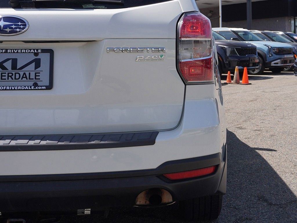 Used 2016 Subaru Forester 2.5i Premium w/ All-Weather Package AWD/4WD image 13