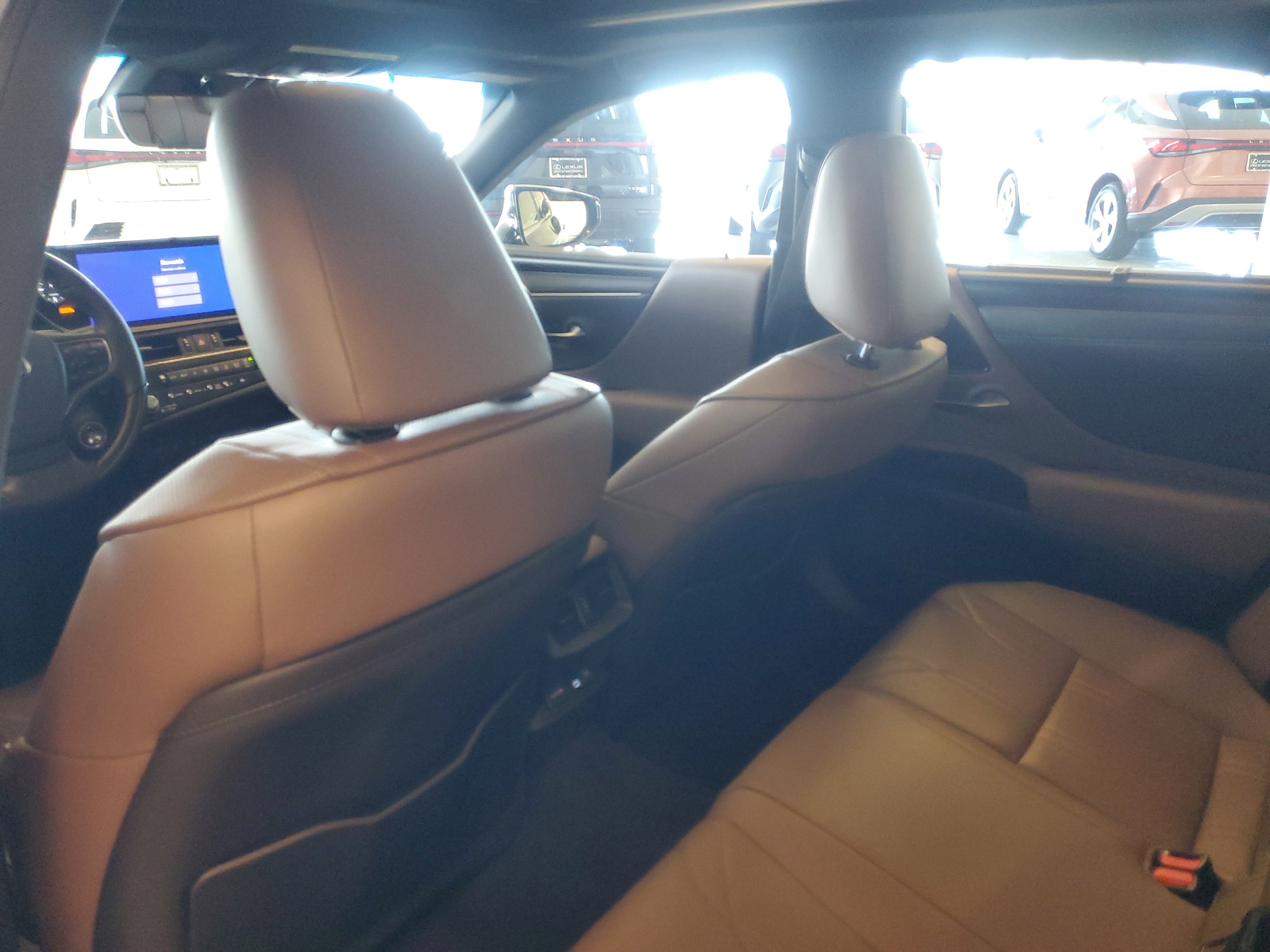 Used 2025 Lexus ES 350 Ultra Luxury w/ Accessory Package (Z2) FWD image 16