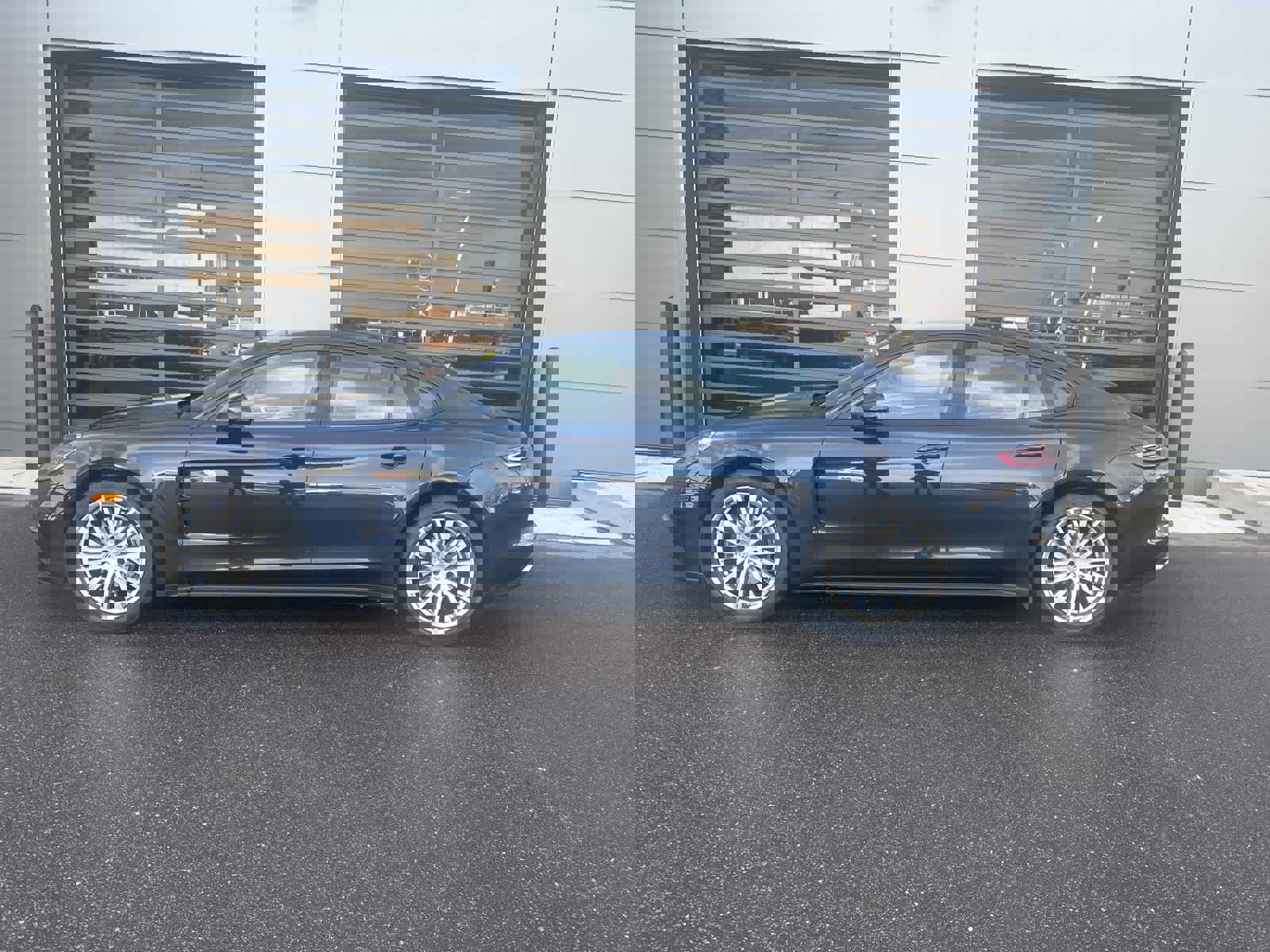 Used 2019 Porsche Panamera 4 image 2