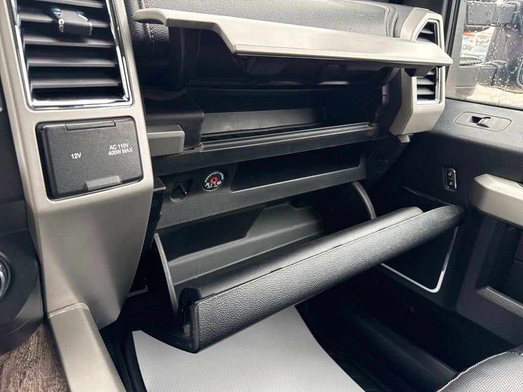 Used 2018 Ford F350 Lariat w/ Chrome Package image 26