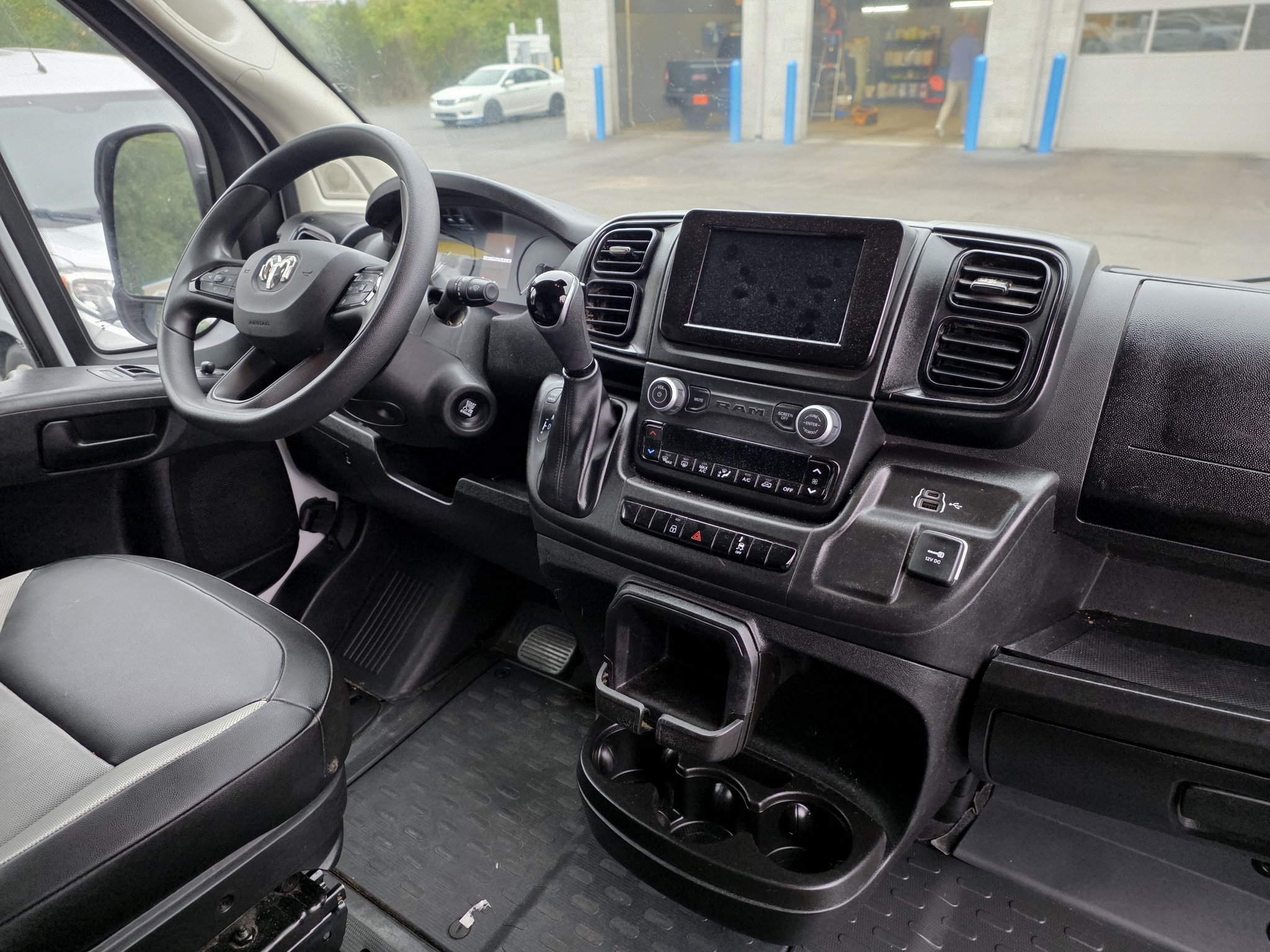 Used 2025 RAM ProMaster 2500 w/ Convenience Group FWD image 11