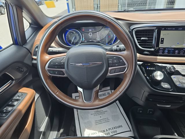 Used 2020 Chrysler Pacifica Limited w/ Tire & Wheel Group FWD image 12