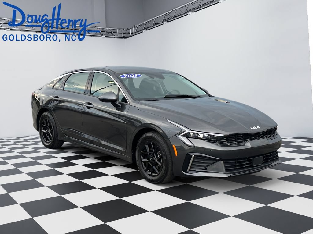 Used 2025 Kia K5 LXS FWD image 7