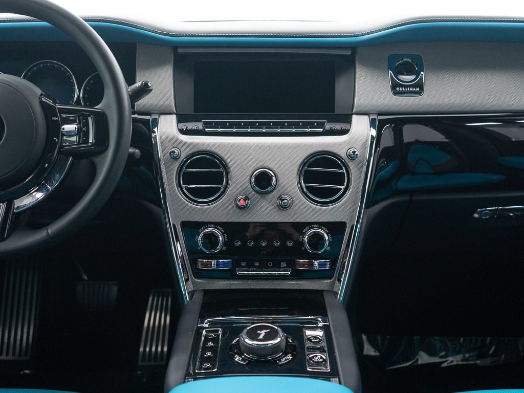 Used 2024 Rolls-Royce Cullinan w/ Cullinan Package AWD/4WD image 38