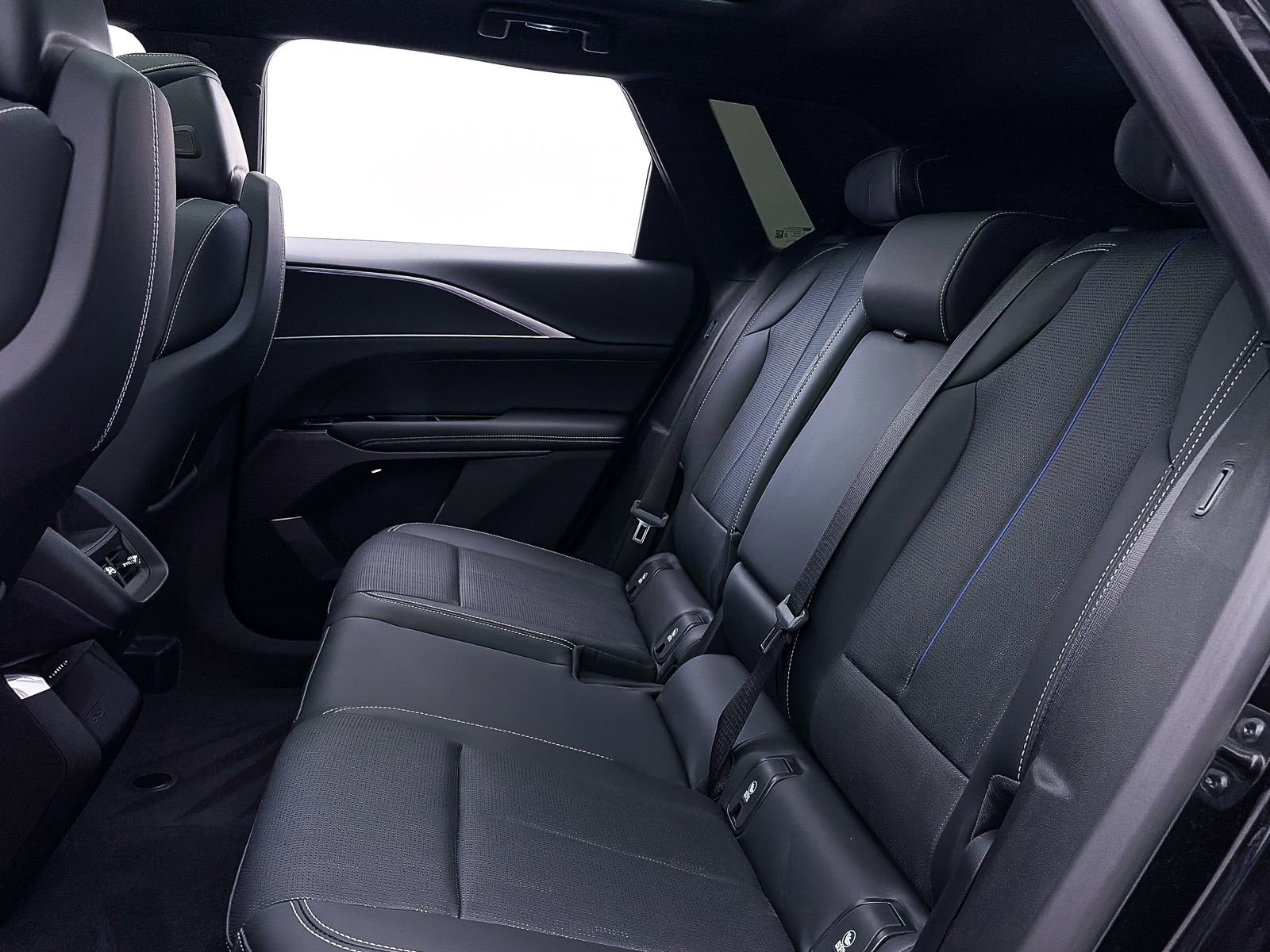 Used 2025 Cadillac Lyriq Sport image 39