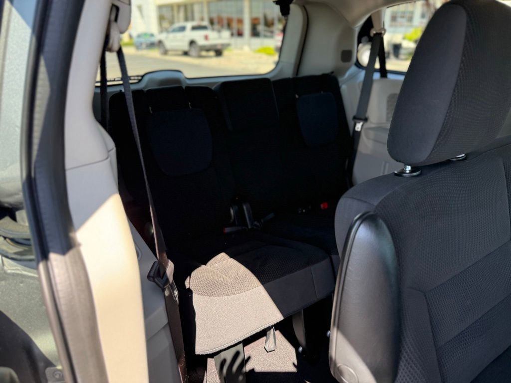 Used 2018 Dodge Grand Caravan SE w/ UConnect Hands-Free Group FWD image 14