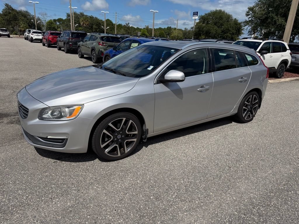 Used 2017 Volvo V60 T5 Premier w/ Convenience Package FWD image 11