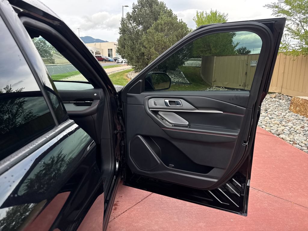 Used 2025 Ford Explorer ST AWD/4WD image 31