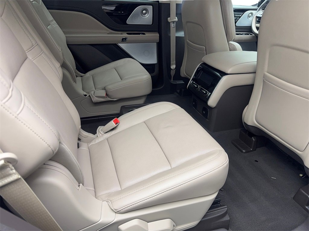 Used 2022 Lincoln Aviator Reserve w/ Equipment Group 201A image 42
